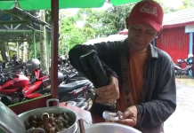 Naiknya Harga Plastik Membuat Pedagang Kecil Menjerit