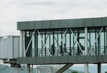 Mengenal Garbarata, Jembatan Penghubung Penumpang ke Pesawat