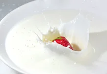 Susu Dingin Strawberry Jadi Minuman Favorit Anak-anak dan Remaja