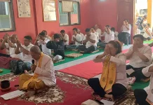 Puluhan Umat Buddha Bengkulu Utara Laksanakan Puja Bakti