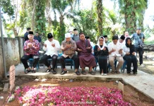 Di Makam Achmad Sardi, Gubernur Ungkap Mimpi Besar Ayah Destita untuk Bengkulu
