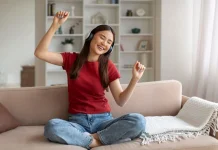 Awas Mendengar Musik Terlalu Keras
