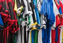 Piala Dunia Dongkrak Omzet Warkop dan Penjual Jersey di Sulbar