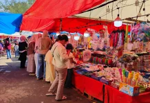 Banyak Pilihan, Pengunjung Borong Aksesori di Festival Tabut