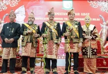 Panglima Kopassus Letjen TNI Djon Afriandi Terima Gelar Adat dari Bengkulu
