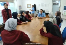 Puluhan Mahasiswa FISIP UMB Pelajari Proses Siaran Radio Secara Langsung