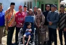 Pemkot Bengkulu Serahkan Bantuan Kursi Roda dari Kemensos