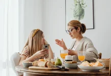 Anak Mulai Beranjak Dewasa? Tips agar Mereka Lebih Mudah Terbuka kepada Orang Tua