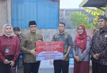 Wali Kota Bengkulu Serahkan Santunan Kemensos untuk Keluarga Korban Kebakaran