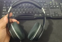 Sering Memakai Headphone? Waspadai Dampaknya bagi Pendengaran