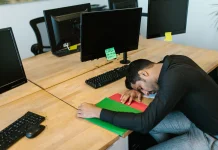 Mengantuk di Siang Hari Terus-Menerus? Kenali Penyebab dan Cara Mengatasinya