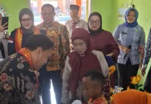 Pemkab Lebong Bagikan Seragam Sekolah Gratis untuk Ringankan Beban Orang Tua