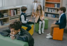 Mengenali Ciri Anak Introvert dan Ekstrovert