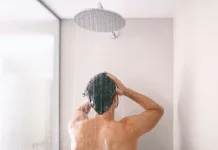 Sering Salah! Ini Urutan Mandi yang Benar agar Kulit Bebas Jerawat dan Iritasi