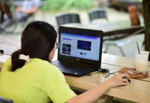 Batasi Menatap Layar Komputer untuk Menjaga Kesehatan Mata