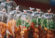Waspadai Bahaya Plastik untuk Membungkus Makanan Panas