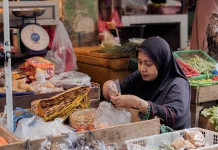 Mengelola Usaha di Pasar Tradisional Perlu Strategi dan Pelayanan yang Baik