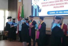 Sebanyak 67 Lansia di Seluma Diwisuda, Wabup Dorong Tetap Sehat-Produktif