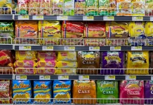 Cegah Anak Terlalu Sering Mengonsumsi Makanan Ringan Tinggi Garam dan Penyedap
