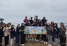 Paroki Santo Yohanes Penginjil Bengkulu Gelar Aksi Bersih Pantai Sambut 100 Tahun