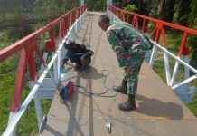 Jembatan Garuda di Desa Durian Seginim Sedang Fokus pada Pengelasan Lantai
