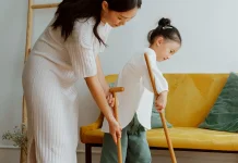 Melatih Anak sejak Dini Menjaga Kebersihan Rumah Membentuk Karakter Positif