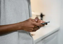 Jaga Kebersihan Tangan, ternyata Handphone Bisa Menjadi Sarang Bakteri