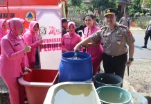 Polres Bengkulu Selatan Salurkan Air Bersih untuk Warga Terdampak Kekeringan