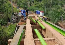 Kodim 0423/Bengkulu Utara Bersama Masyarakat Bangun Jembatan Penghubung 2 Desa