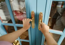 Kenapa Kita Bisa Lupa Tujuan saat Masuk Ruangan?