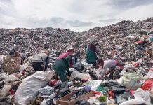 Gunungan Sampah Jadi Ladang Rezeki Pemulung Sebakul