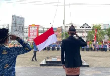 Upacara HUT ke-81 RI di LPP RRI Bengkulu, Pegawai Kenakan Atribut Kedaerahan