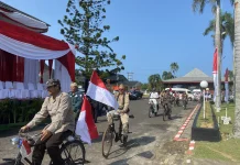 Kerano Van Bencoolen Keliling Kota Bengkulu dengan Sepeda Ontel Semarakkan HUT RI