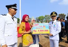 Dinas Perpustakaan Serahkan Piagam Penghargaan Lomba Perpustakaan Desa