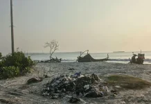 Kebersihan Pantai Lentera Merah Jadi Sorotan, “Sampah Berserakan”