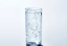 Mitos atau Fakta: Minum Air Dingin Bisa Bikin Radang Tenggorokan?