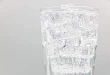 Air Mineral Dingin Tidak Selalu Cocok untuk Semua Orang
