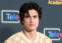 Charles Melton Dikabarkan Akan Perankan Kakashi dalam Film Live Action Naruto