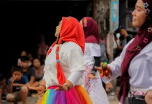 Tren Naykila dan Meningkatnya Peminat Jepit Rambut Warna-Warni