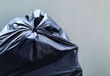 Bahaya Plastik Hitam untuk Bungkus Makanan, Ini Risikonya bagi Kesehatan