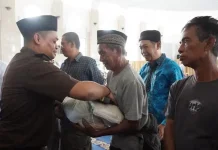 Pemkot Bengkulu Salurkan Sembako untuk Duda dan Penggali Kubur