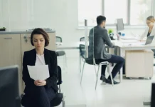 Benarkah Duduk Terlalu Lama Bisa Lebih Berbahaya daripada yang Kita Kira?
