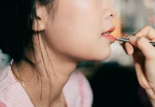 Lipstik Tidak Sengaja Tertelan, Apakah Berbahaya bagi Tubuh?
