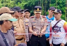 Kapolres Kaur Resmikan 2 Unit Jembatan Merah Putih di Pagulu dan Nasal