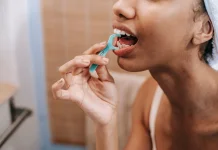 Sepele, tapi Rutin Pakai Dental Floss Bisa Bantu Bikin Gigi Lebih Sehat