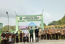 Warga Enggano Manfaatkan Bantuan Masker Hadapi Abu Vulkanik Anak Krakatau