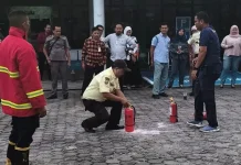 Cegah Kebakaran, Damkar Bengkulu Selatan Imbau Perkantoran Sediakan APAR