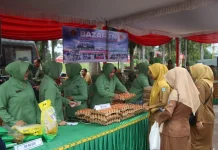 Bazar Murah Kodim 0423/Bengkulu Utara Diserbu Warga