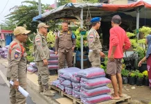 Satpol PP Bengkulu Tertibkan Pemanfaatan Trotoar untuk Kepentingan Pribadi