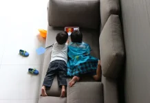 Atur Screen Time Anak agar Tetap Aktif Bersosial